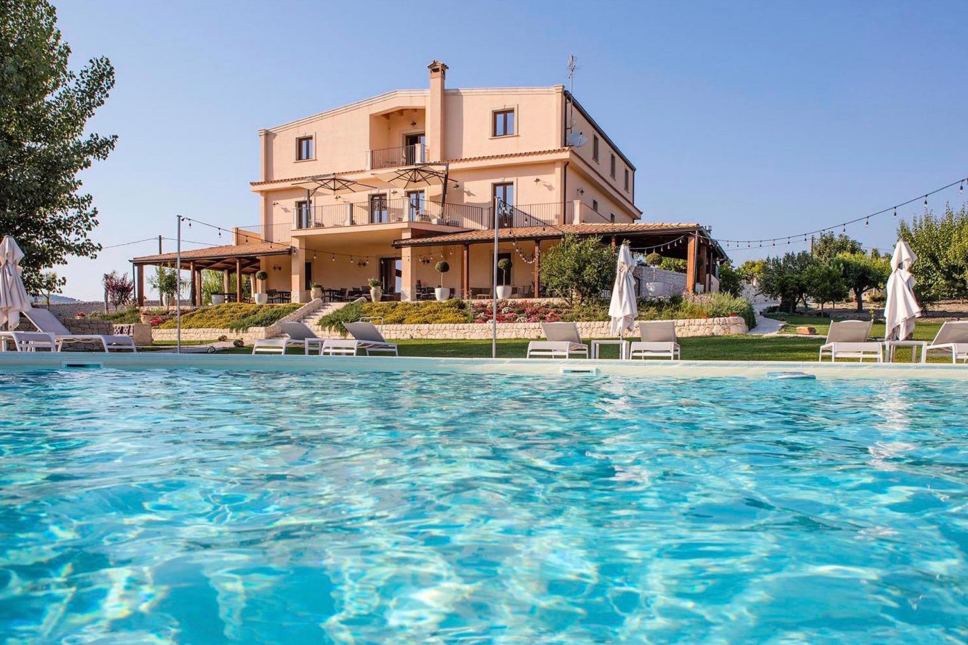 Child friendly agriturismo Sicily with beautiful pool