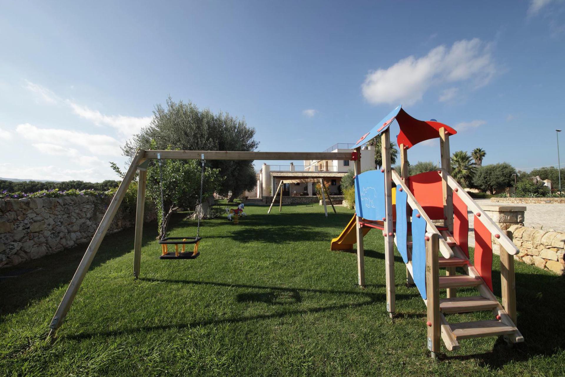 Agriturismo with large pool near beach