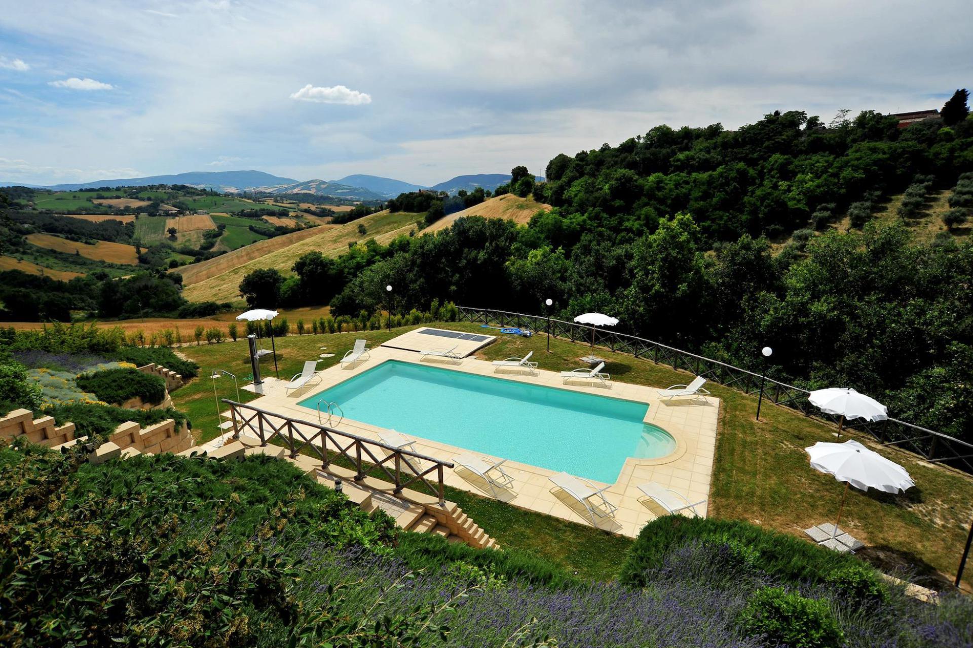 Agriturismo Marche 20 minutes from the beach