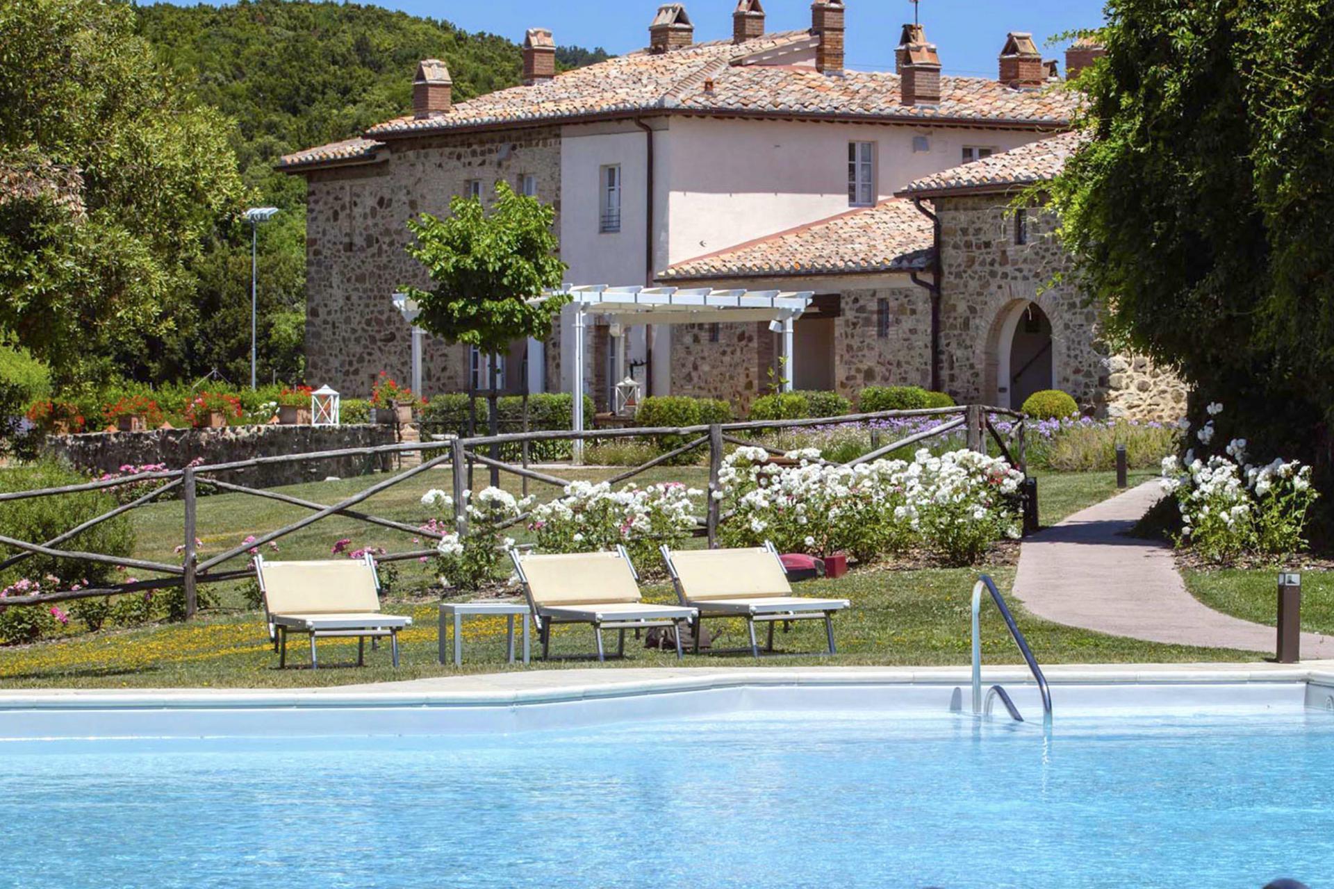 Elegant agriturismo with Tuscan dinners