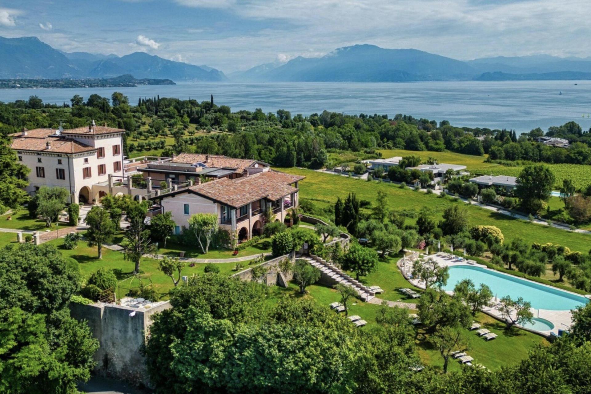 Charming stay overlooking Lake Garda and within walking distance of a restaurant