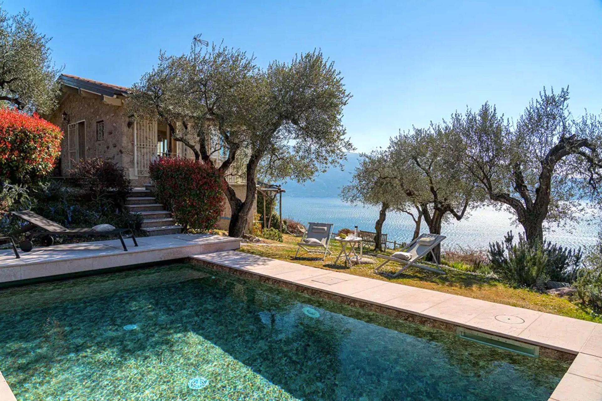 Charming country house with pool and views of lake Garda